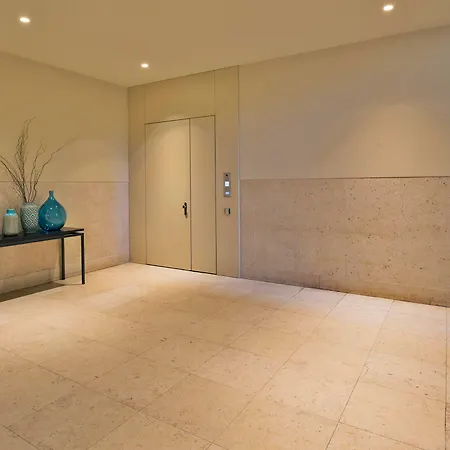 Five Stars 8 Building Апартаменти