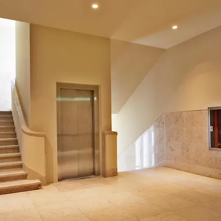 Five Stars 8 Building Апартаменти *