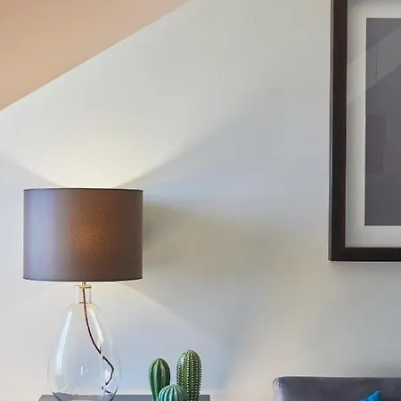 Five Stars 8 Building Апартаменти